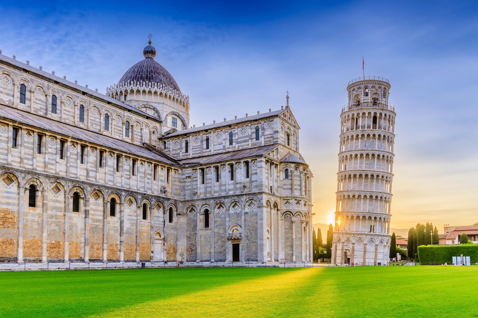 La tour penchée de Pise sur la Piazza dei Miracoli en Toscane, Italie